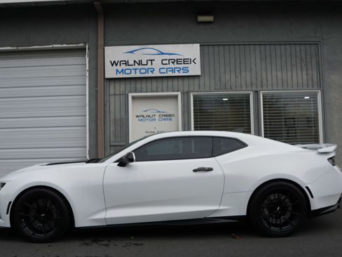 Used 2018 Chevrolet Camaro ZL1 image 20