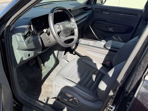 Used 2025 Kia EV9 Land AWD/4WD image 3