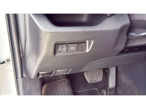 Used 2025 Toyota RAV4 LE AWD/4WD image 16