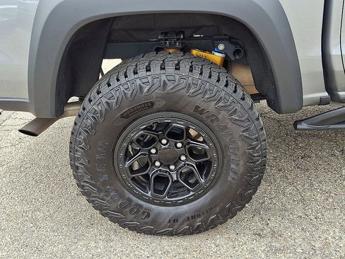 Certified 2025 Chevrolet Colorado ZR2 w/ ZR2 Bison Edition AWD/4WD image 27