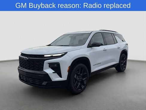 Used 2026 Chevrolet Traverse RS FWD image 1