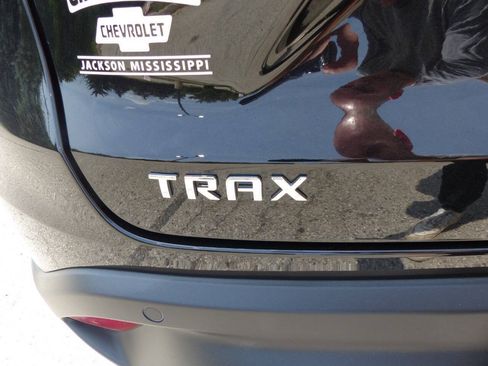 Used 2026 Chevrolet Trax LT w/ Sunroof Package FWD image 9