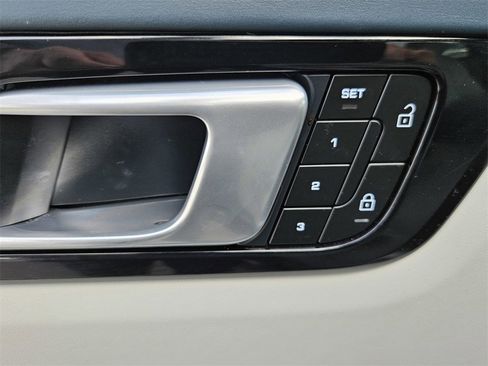 Used 2022 Porsche Cayenne image 12