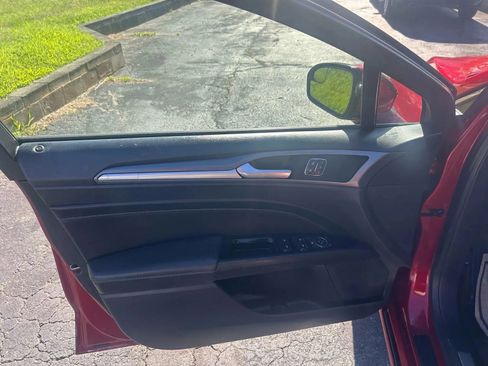 Used 2015 Ford Fusion Titanium FWD image 9
