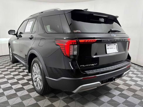 Used 2025 Ford Explorer Platinum image 4