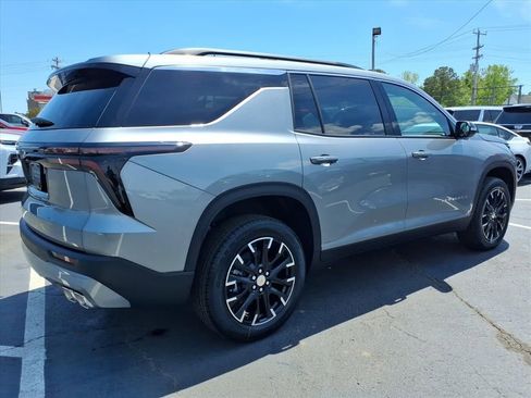 New 2026 Chevrolet Traverse LT w/ Sun and Wheel Package FWD image 3