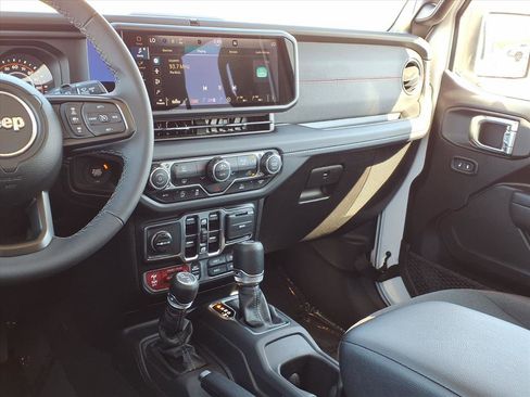 Used 2025 Jeep Wrangler Unlimited Rubicon AWD/4WD image 7