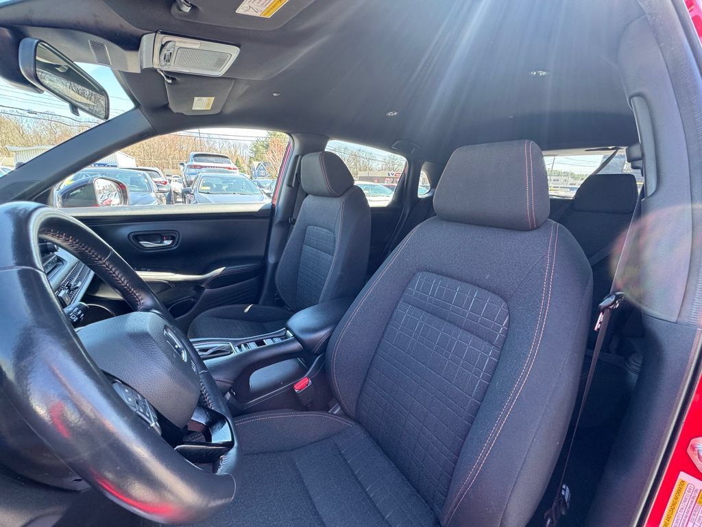 Used 2025 Honda HR-V Sport image 2