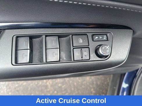 Used 2024 Toyota Venza LE AWD/4WD image 12