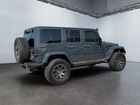 Used 2017 Jeep Wrangler Unlimited Sahara AWD/4WD image 3