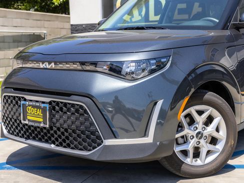 Used 2025 Kia Soul LX w/ LX Technology Package FWD image 7