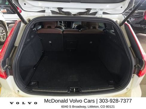 Used 2025 Volvo V60 B5 Cross Country Plus image 5
