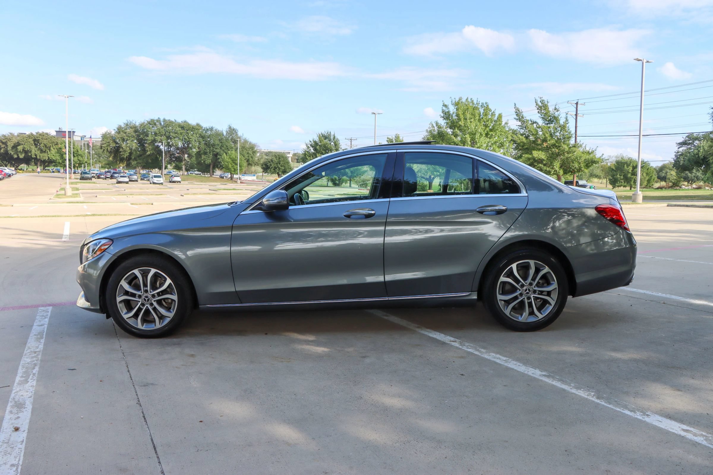 Used 2017 Mercedes-Benz C 300 4MATIC Sedan image 4