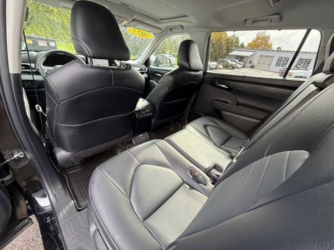 Used 2023 Toyota Highlander XLE image 22