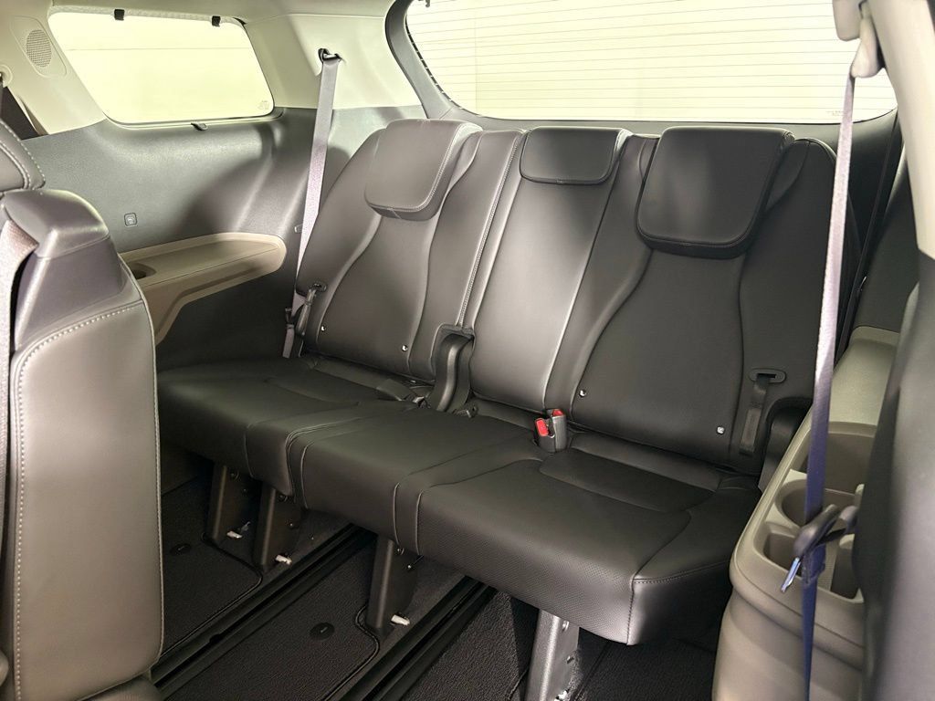 New 2026 Kia Carnival EX FWD image 40