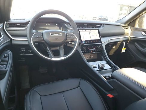 New 2025 Jeep Grand Cherokee L Limited image 5