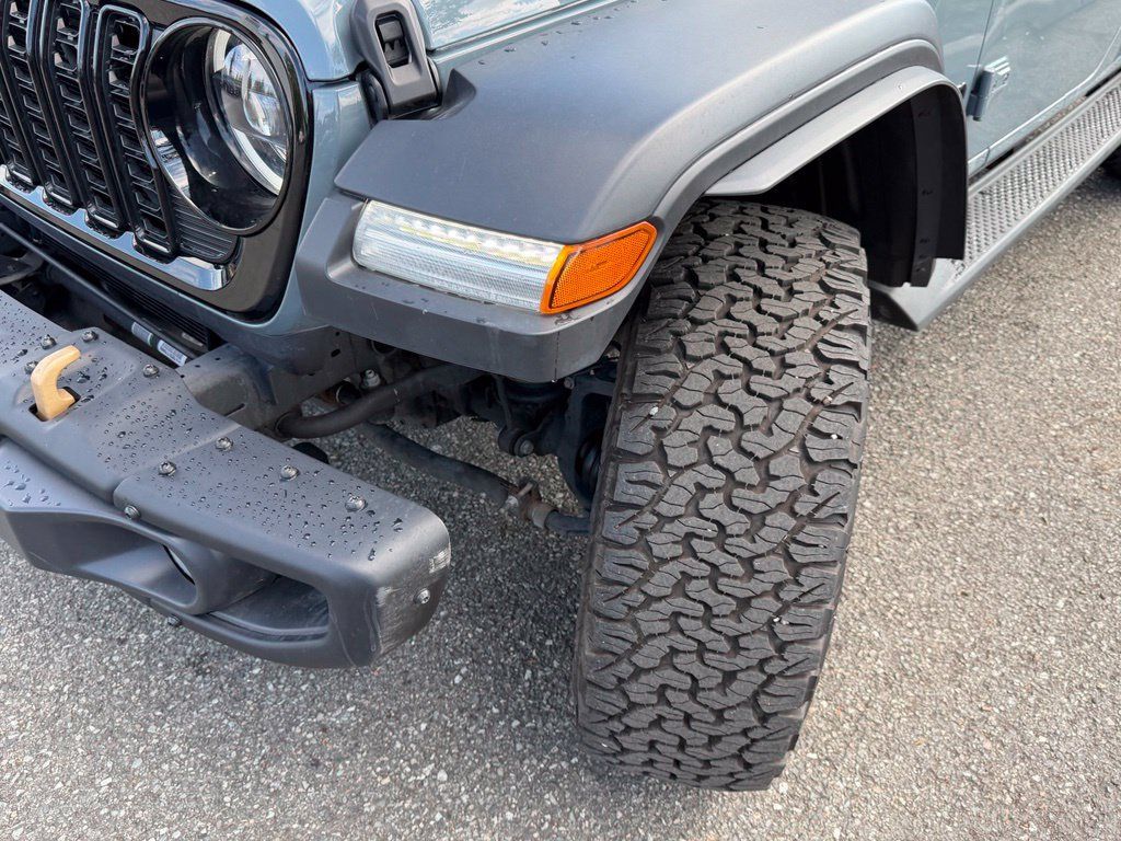 Used 2024 Jeep Wrangler Unlimited Sport AWD/4WD image 3