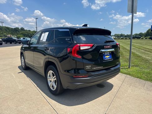 Used 2024 GMC Terrain SLE AWD/4WD image 7