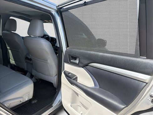 Used 2015 Toyota Highlander XLE FWD image 19