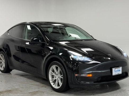 Used 2023 Tesla Model Y Long Range image 6