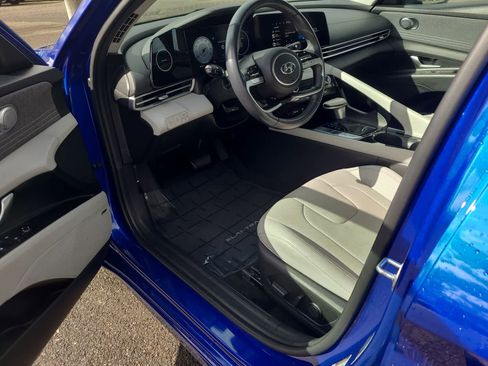 Used 2023 Hyundai Elantra Limited image 10