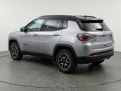 Used 2025 Jeep Compass Trailhawk AWD/4WD image 6