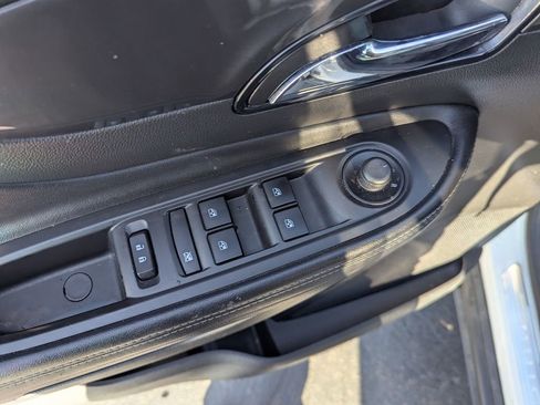 Used 2020 Buick Encore Essence image 28