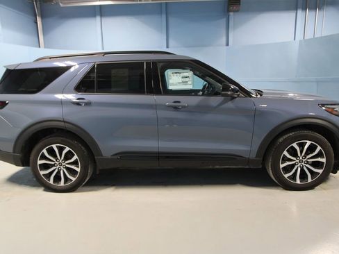Used 2025 Ford Explorer ST-Line image 32