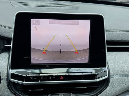 Used 2022 Jeep Compass Latitude image 10