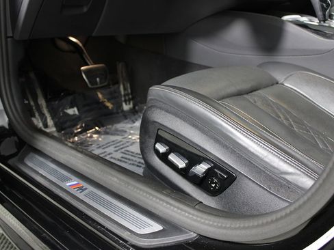 Used 2023 BMW 530e w/ M Sport Package image 12