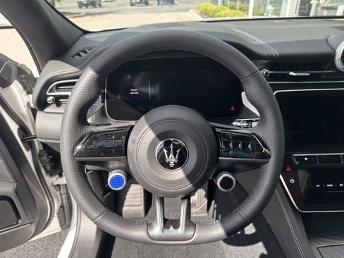 New 2025 Maserati Grecale GT image 13