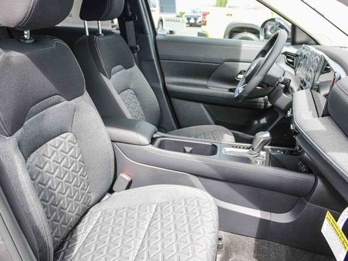 New 2026 Nissan Kicks SV image 17