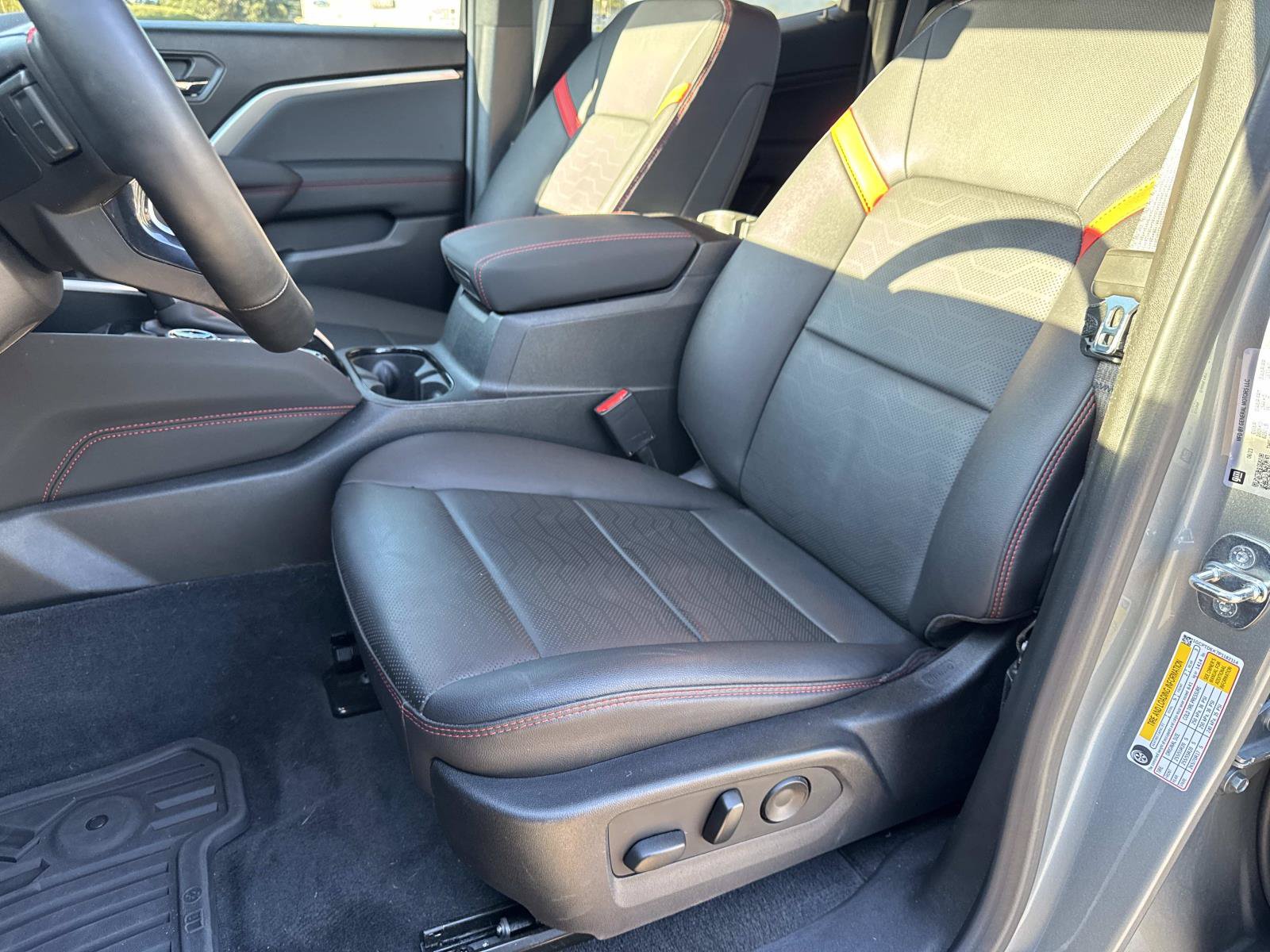 Used 2023 Chevrolet Colorado Z71 w/ Z71 Convenience Package 2 AWD/4WD image 28