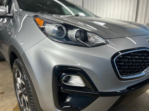 Used 2022 Kia Sportage LX image 2