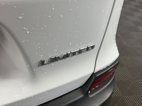 Used 2022 Jeep Cherokee Limited image 18