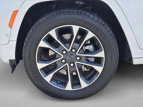 Used 2023 Jeep Grand Cherokee L Overland w/ Luxury Tech Group IV image 19