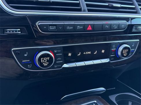 Used 2018 Audi Q7 3.0T Prestige w/ Prestige Package image 35
