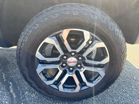 Used 2024 GMC Canyon AT4 w/ AT4 Premium Package AWD/4WD image 12