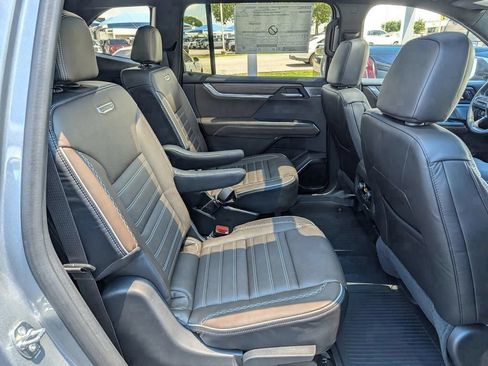 New 2026 GMC Acadia Denali Ultimate w/ LPO, Floor Liner Package AWD/4WD image 42