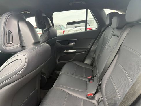 Used 2024 Mercedes-Benz GLC 300 image 12