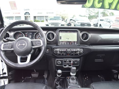 Used 2019 Jeep Wrangler Unlimited Sahara image 33