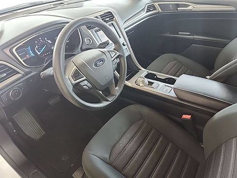 Used 2019 Ford Fusion SE FWD image 8