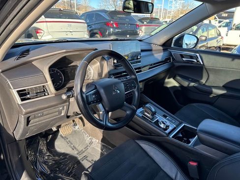 Used 2022 Mitsubishi Outlander SE image 29
