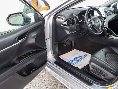 Used 2024 Toyota Camry SE FWD image 3