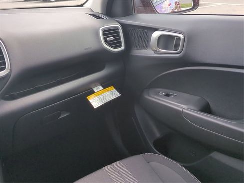 New 2025 Hyundai Venue SEL image 19