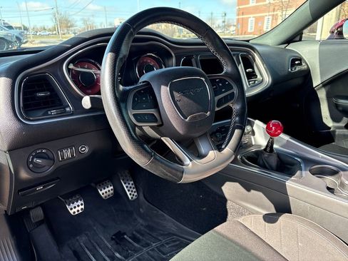 Used 2019 Dodge Challenger SRT Hellcat image 15
