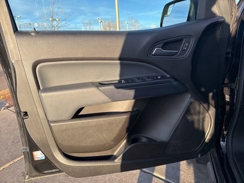 Used 2021 Chevrolet Colorado Z71 w/ Z71 Midnight Edition image 14