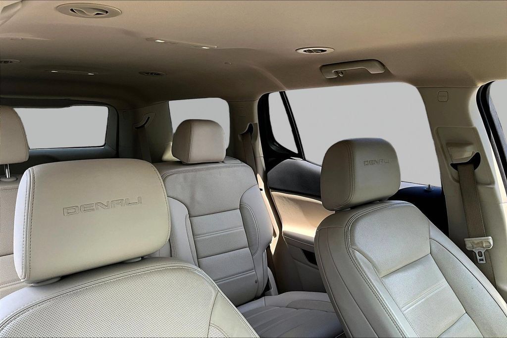 Used 2020 GMC Acadia Denali w/ Technology Package FWD image 27