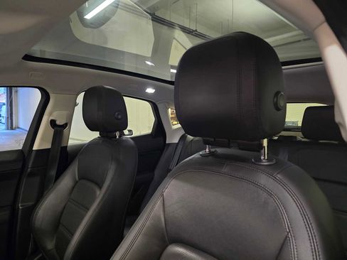 Used 2018 Jaguar E-PACE SE image 24