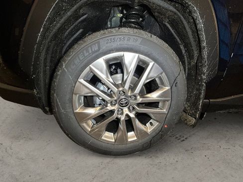 New 2025 Toyota RAV4 Limited image 14